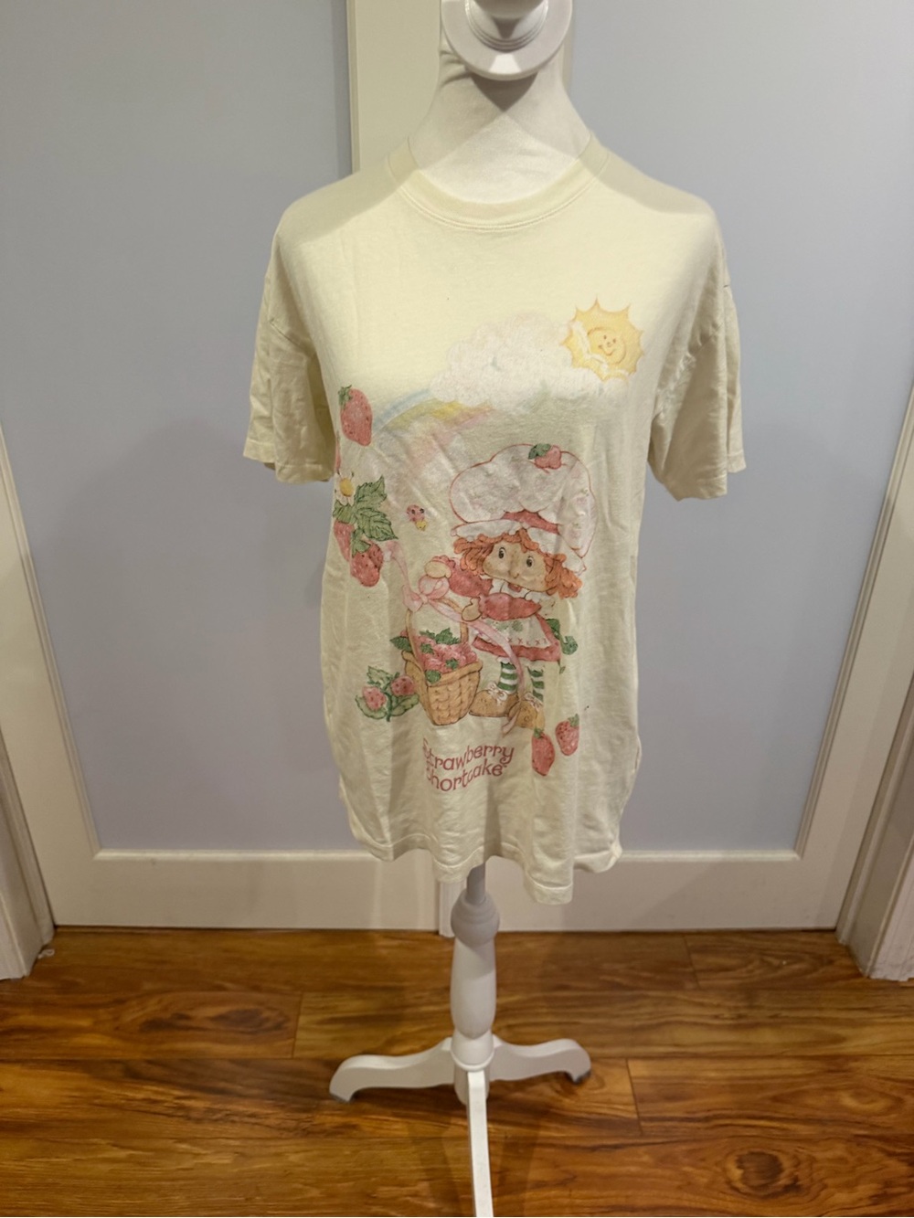 Hollister Cream Strawberry Shortcake Graphic Tee